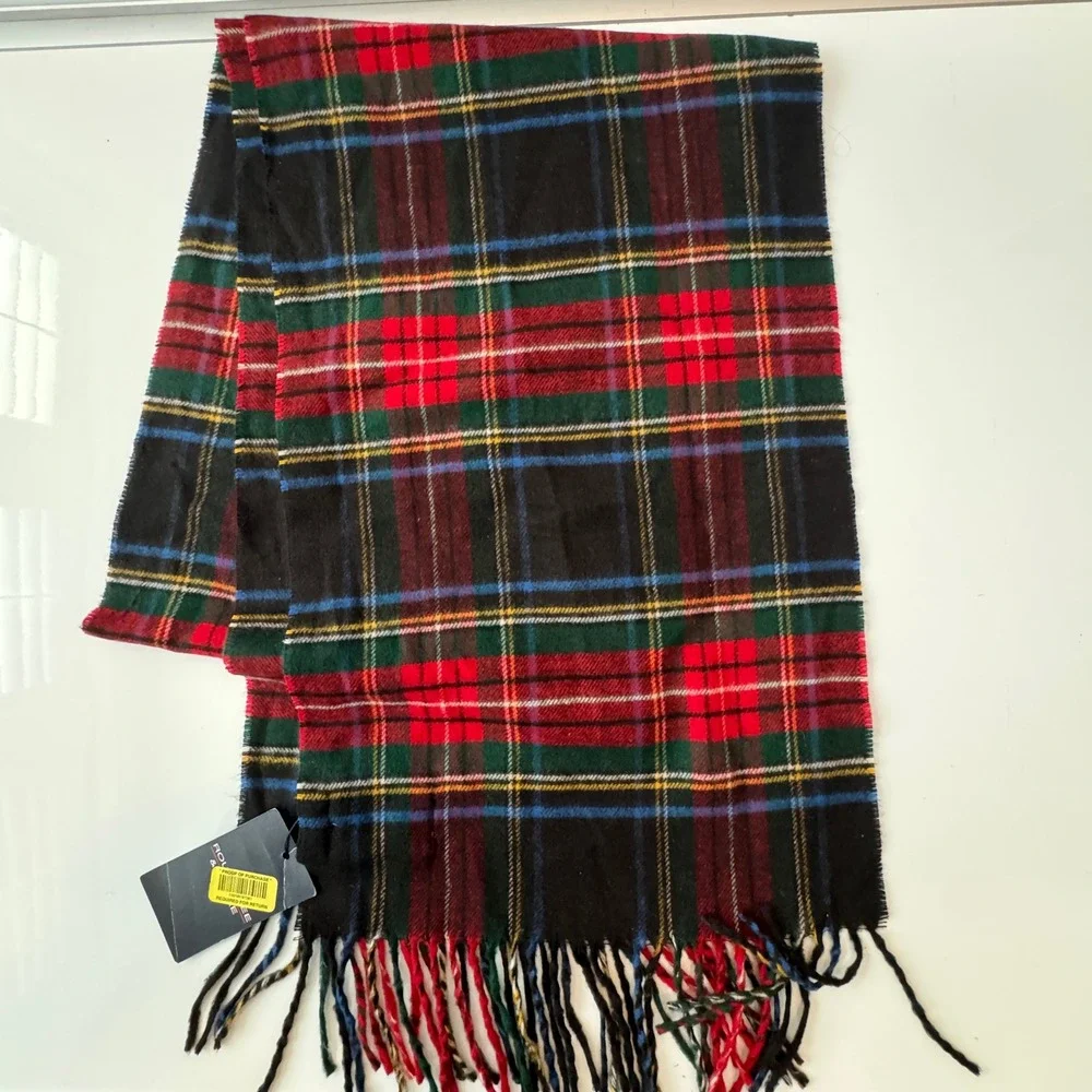 Roundtree & Yorke Plaid Scarf Black‎ Red Green Blue Fringe Acrylic